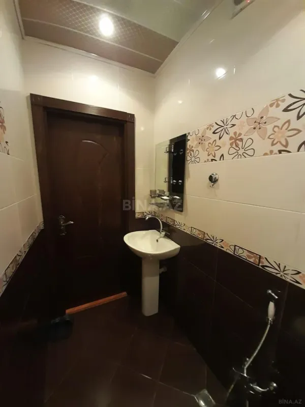 Satılır 3 otaqlı mənzil 121 m²