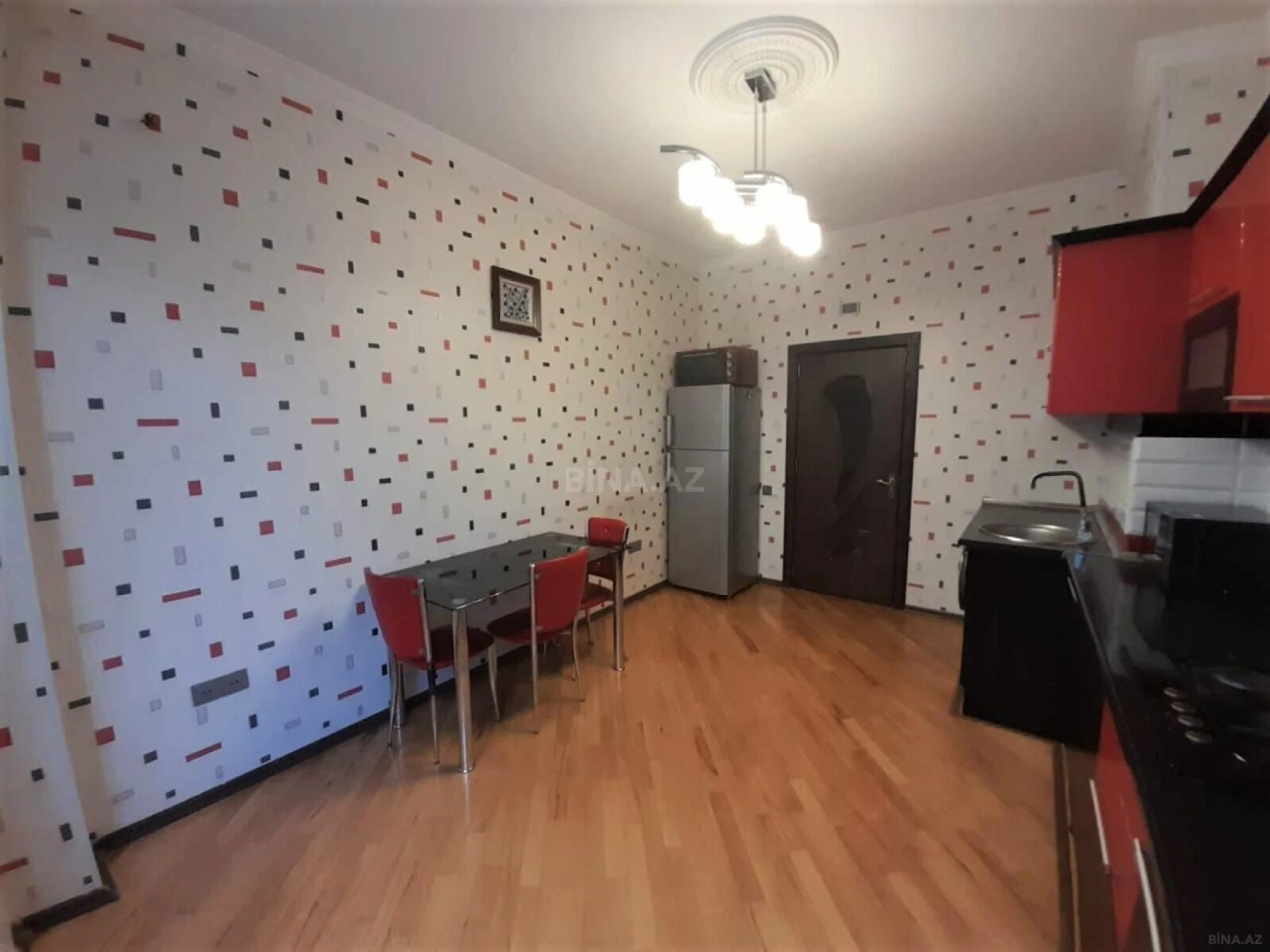 Satılır 3 otaqlı mənzil 121 m²