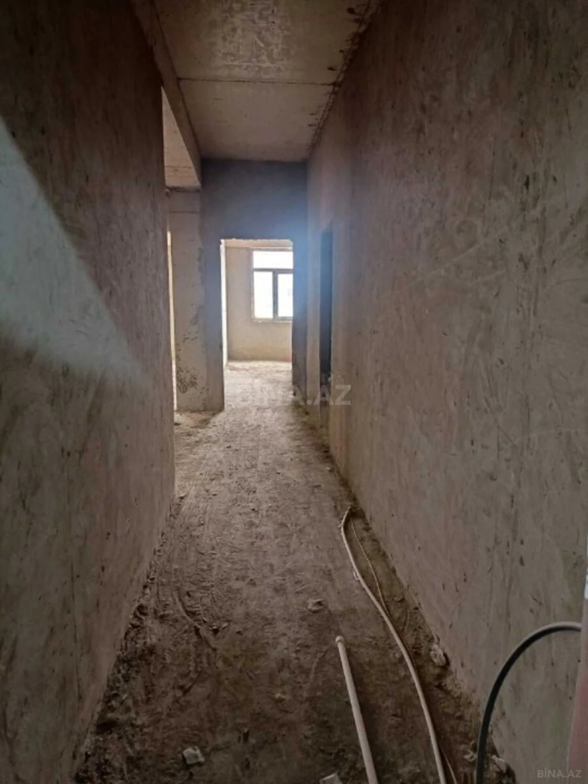 Satılır 3 otaqlı mənzil 131 m²