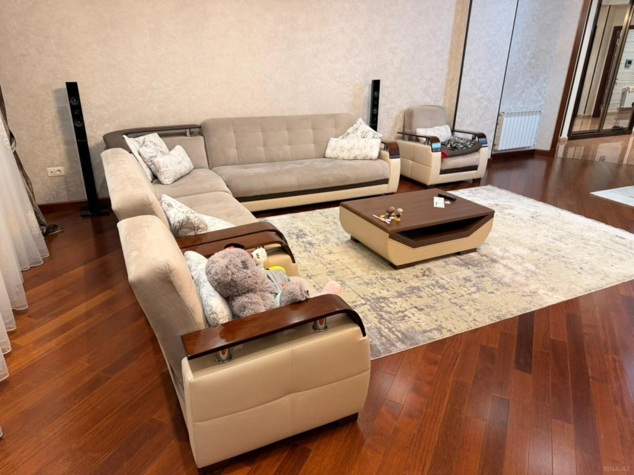 Satılır 4 otaqlı mənzil 170 m²