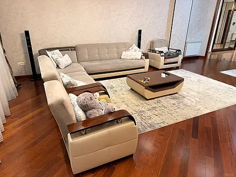 Satılır 4 otaqlı mənzil 170 m²