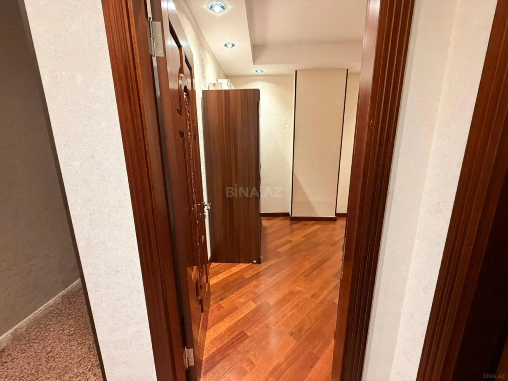 Satılır 4 otaqlı mənzil 170 m²