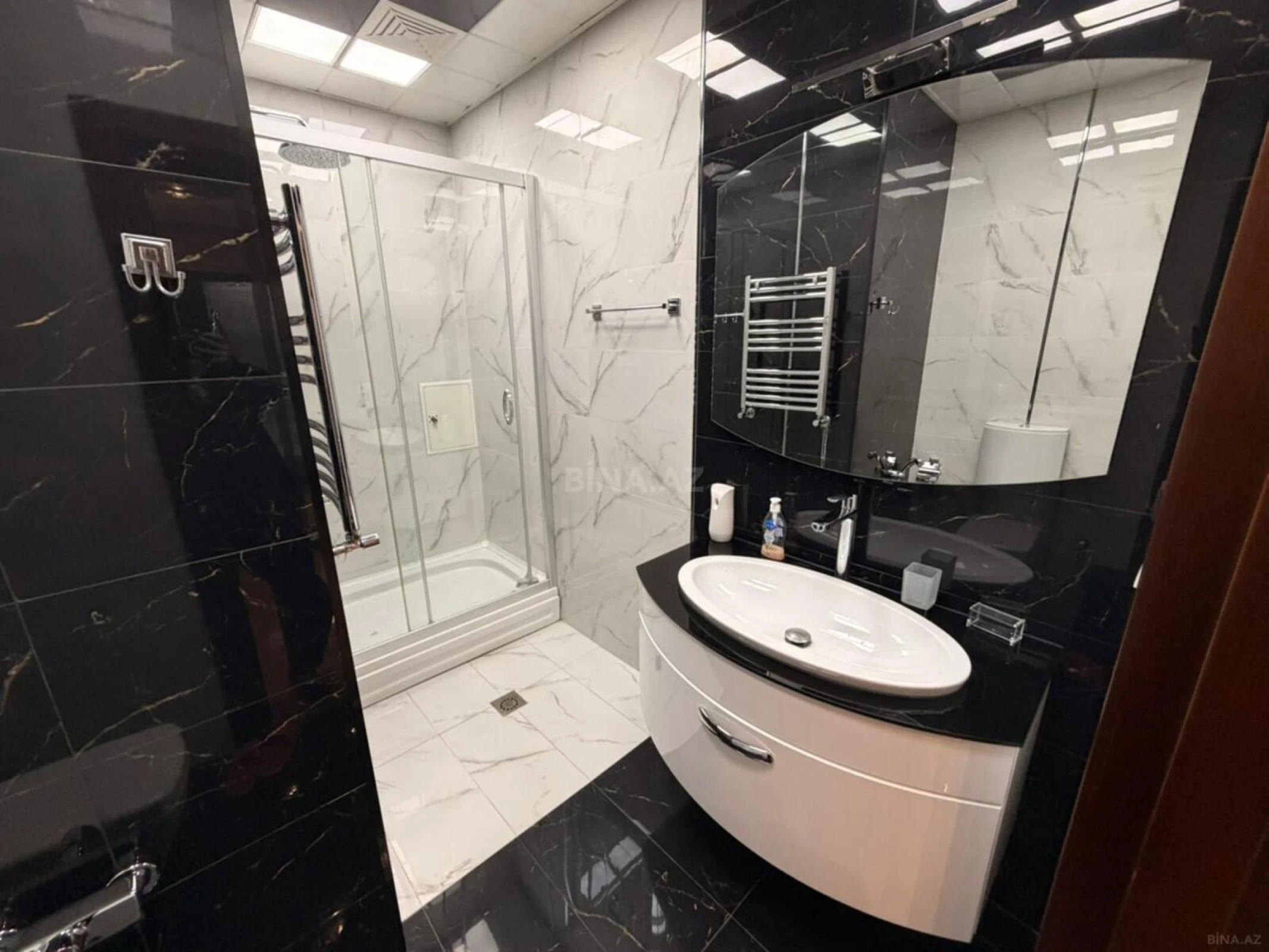 Satılır 4 otaqlı mənzil 170 m²