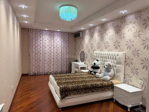 Satılır 4 otaqlı mənzil 170 m²