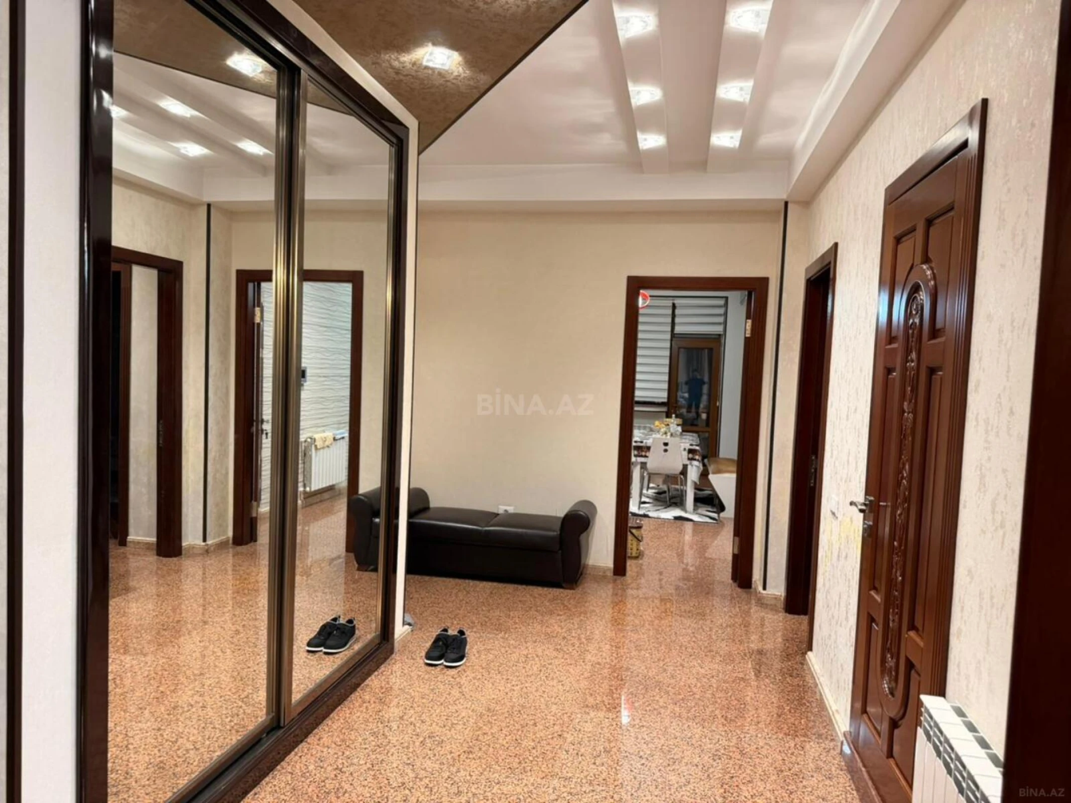 Satılır 4 otaqlı mənzil 170 m²