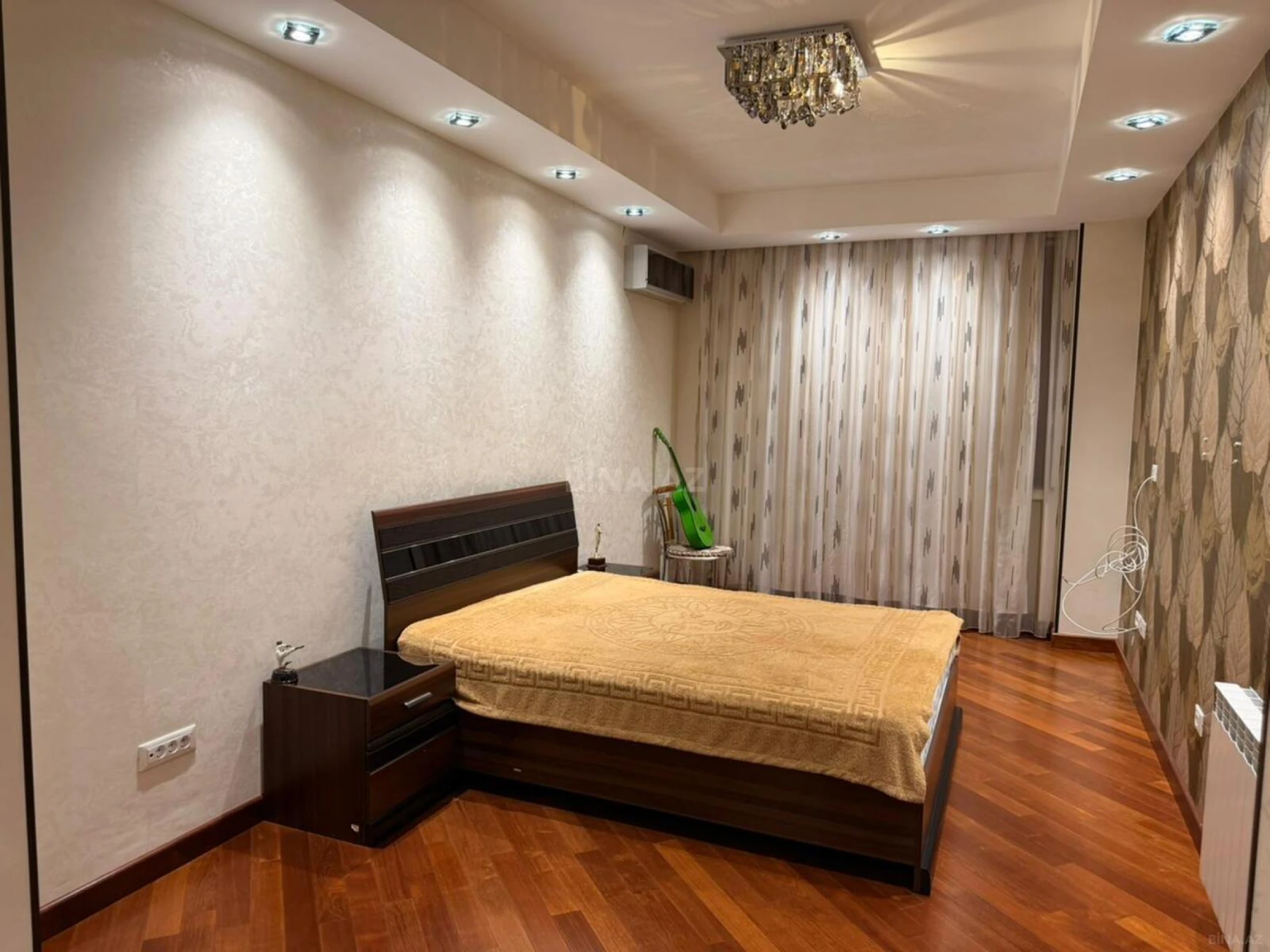 Satılır 4 otaqlı mənzil 170 m²