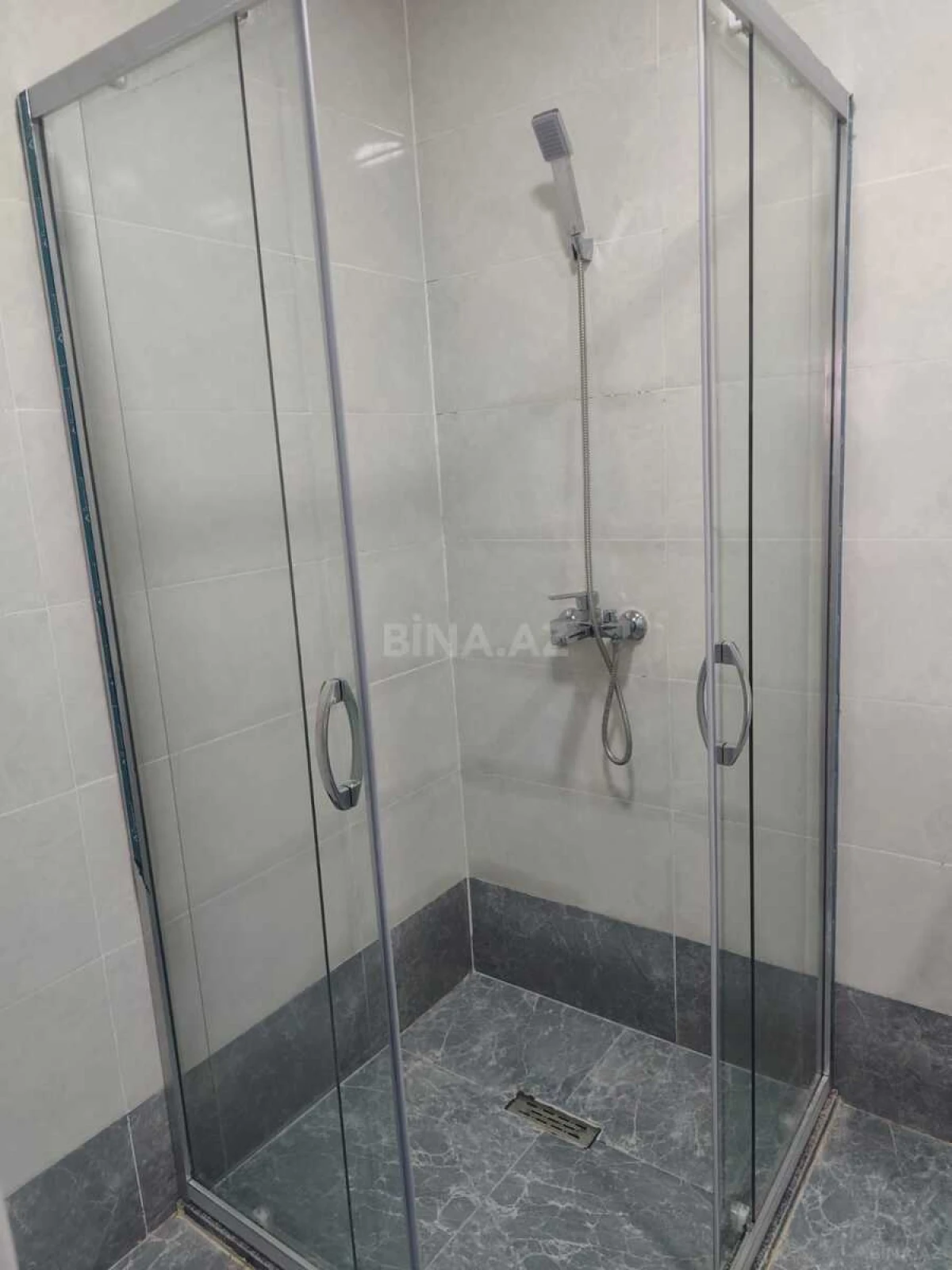 Kirayə verilir 2 otaqlı mənzil 68 m²