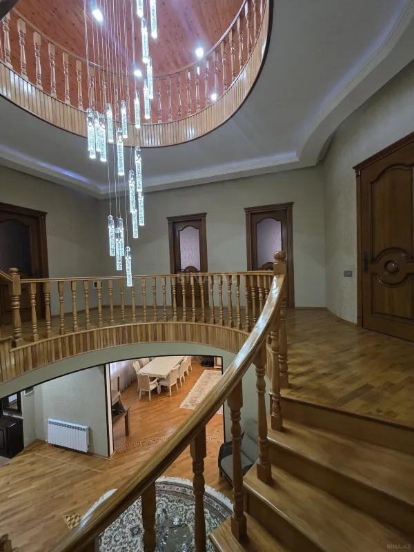 Satılır 7 otaqlı həyət evi 300 m²