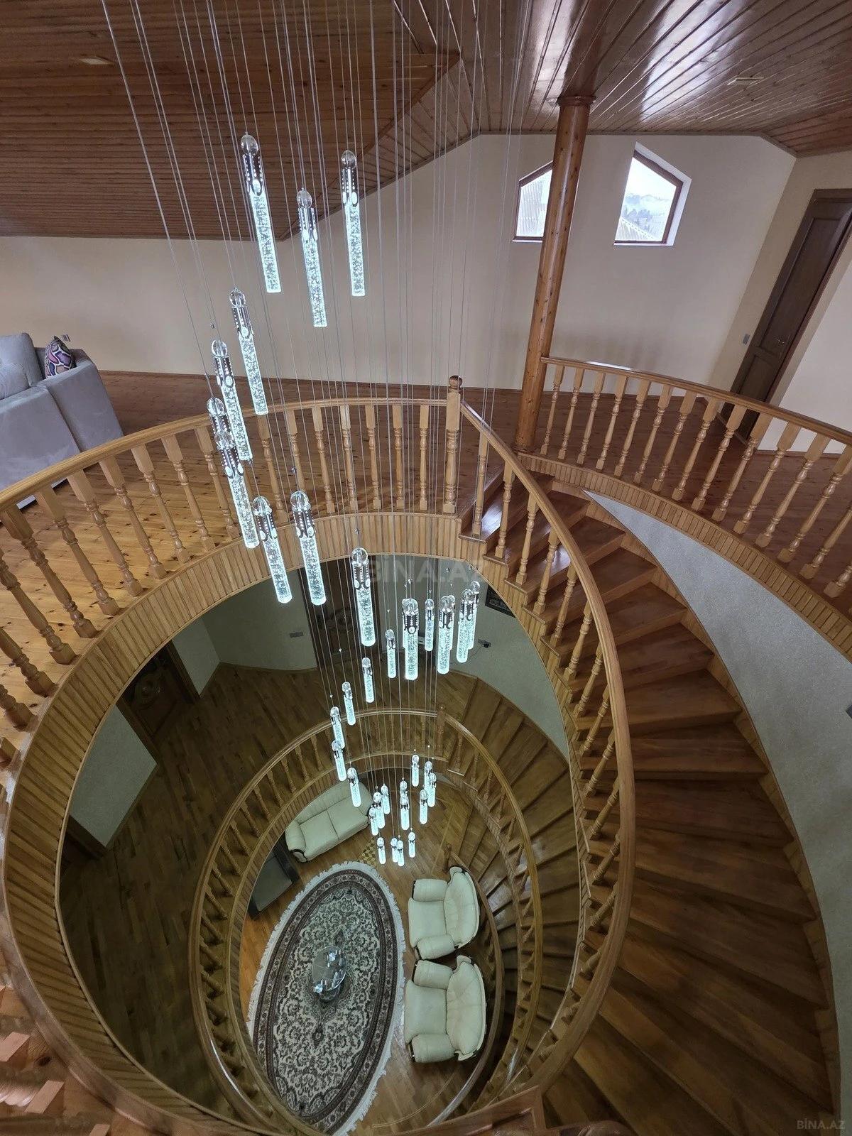 Satılır 7 otaqlı həyət evi 300 m²