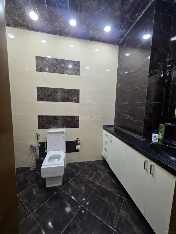 Satılır 7 otaqlı həyət evi 300 m²