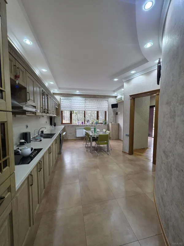 Satılır 7 otaqlı həyət evi 300 m²