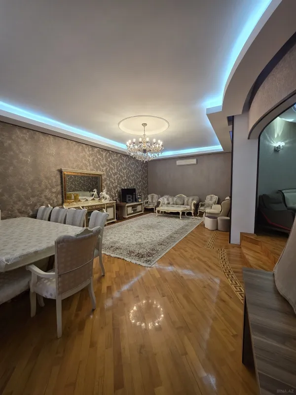 Satılır 7 otaqlı həyət evi 300 m²