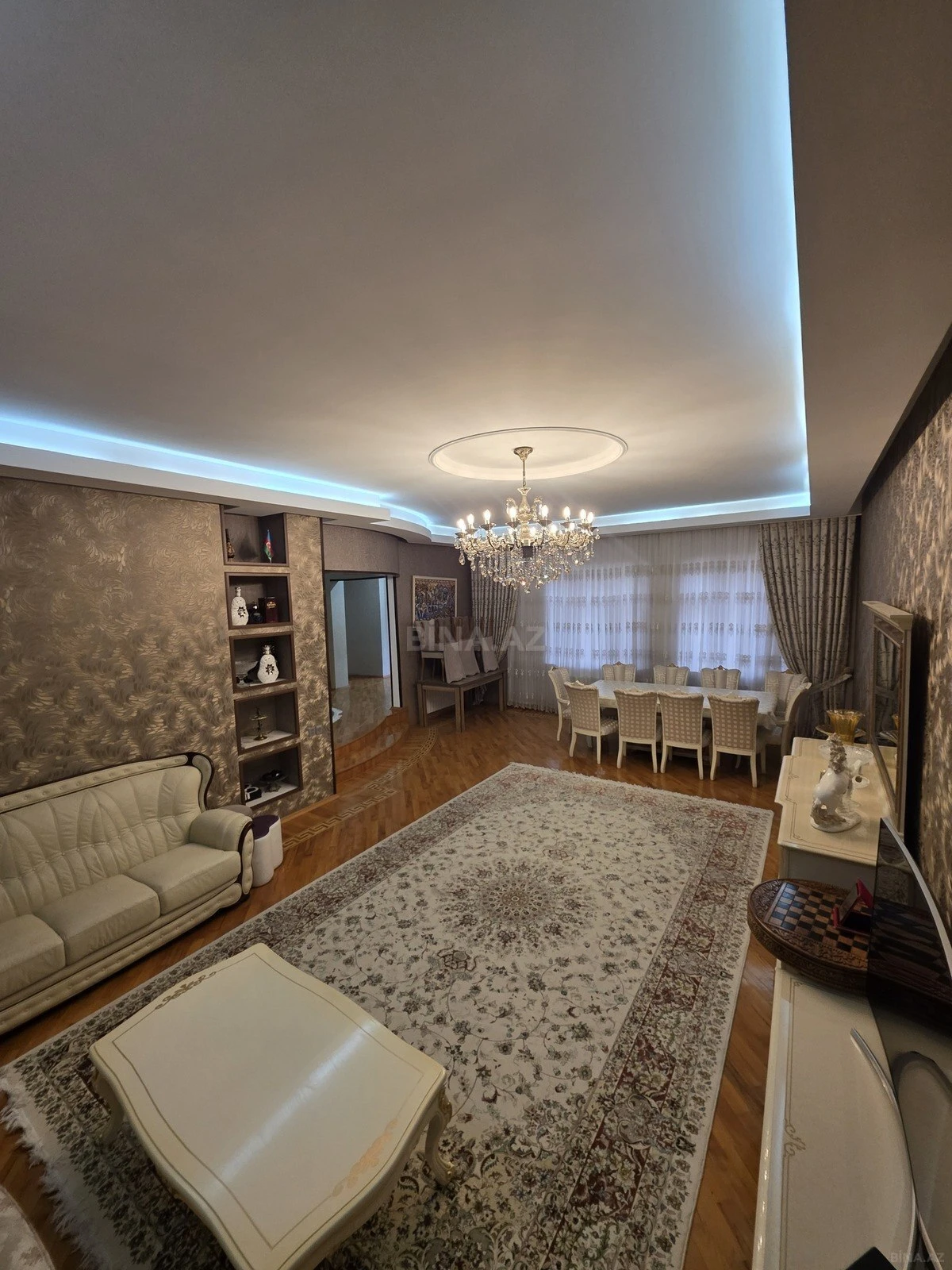 Satılır 7 otaqlı həyət evi 300 m²