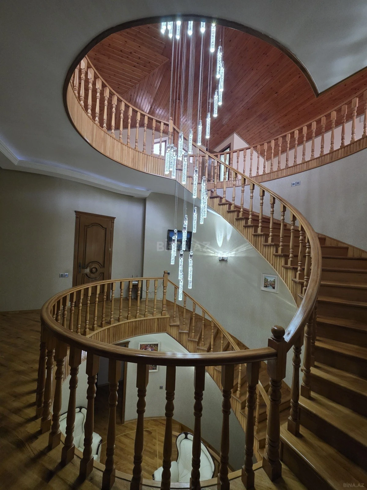 Satılır 7 otaqlı həyət evi 300 m²