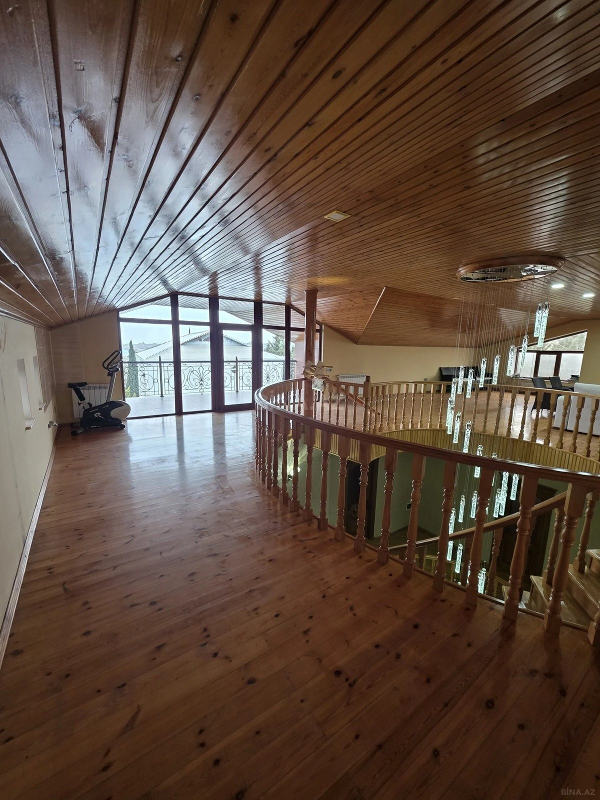 Satılır 7 otaqlı həyət evi 300 m²