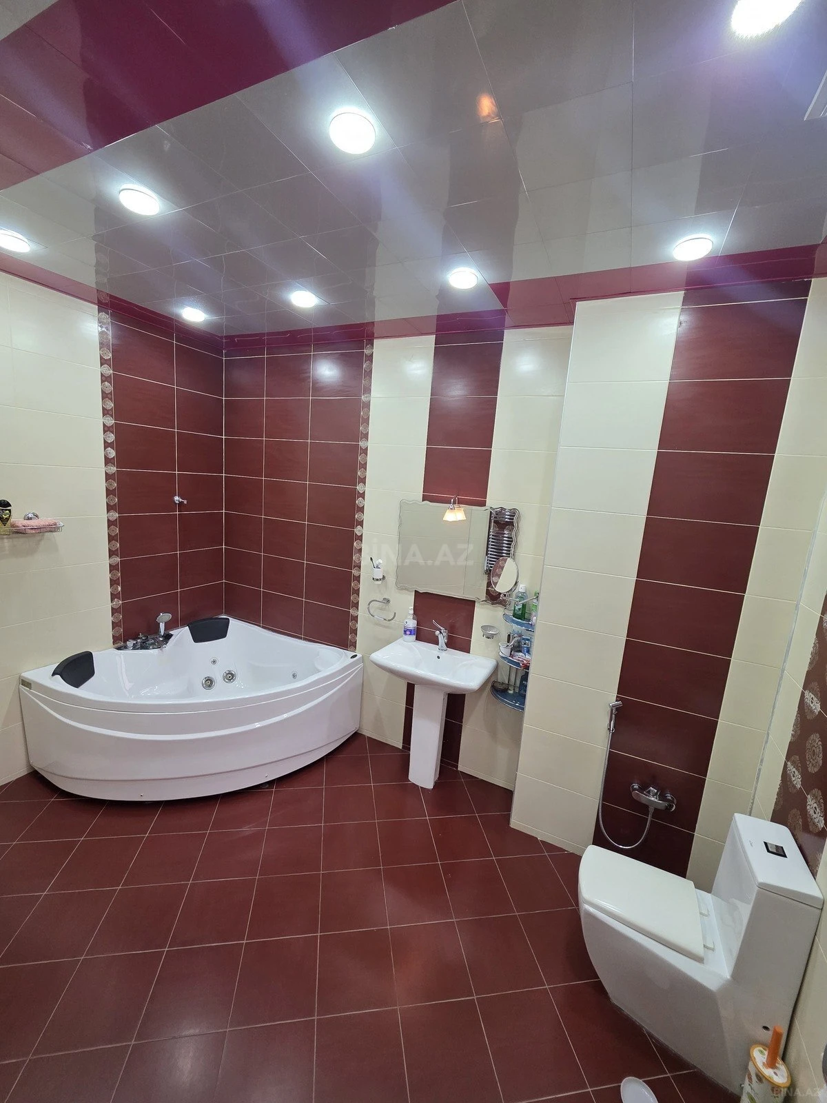 Satılır 7 otaqlı həyət evi 300 m²