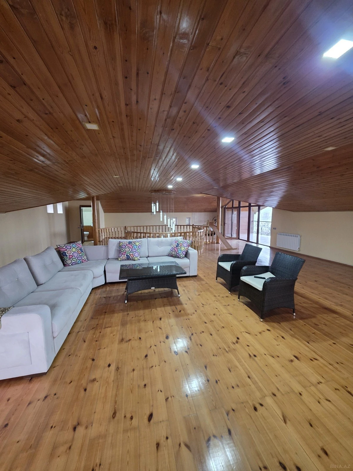 Satılır 7 otaqlı həyət evi 300 m²