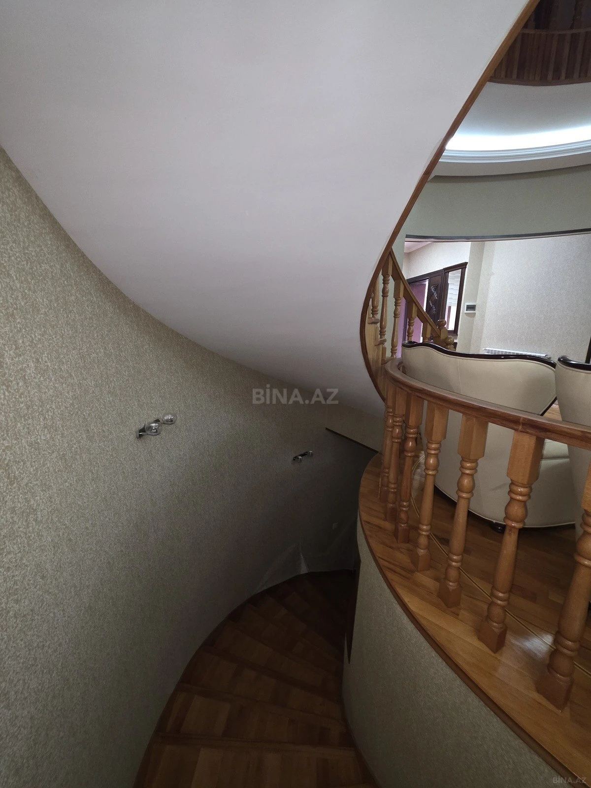 Satılır 7 otaqlı həyət evi 300 m²