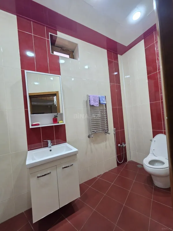 Satılır 7 otaqlı həyət evi 300 m²