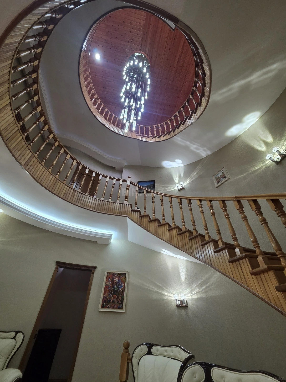 Satılır 7 otaqlı həyət evi 300 m²