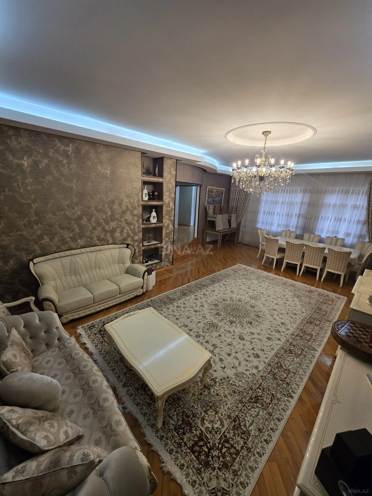 Satılır 7 otaqlı həyət evi 300 m²