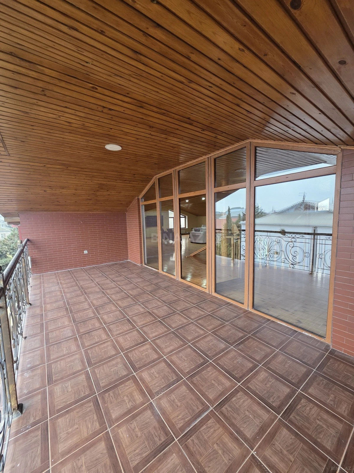 Satılır 7 otaqlı həyət evi 300 m²