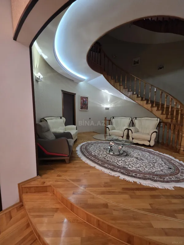 Satılır 7 otaqlı həyət evi 300 m²