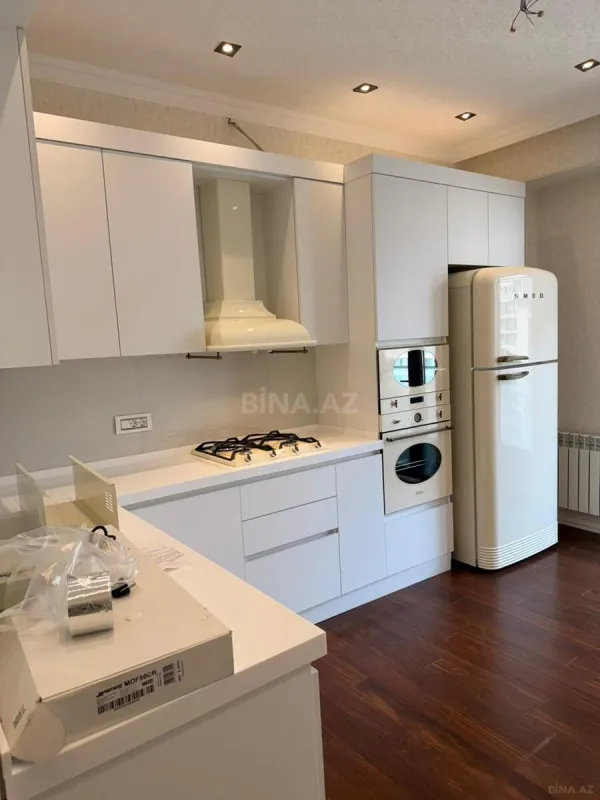 Satılır 4 otaqlı mənzil 170 m²