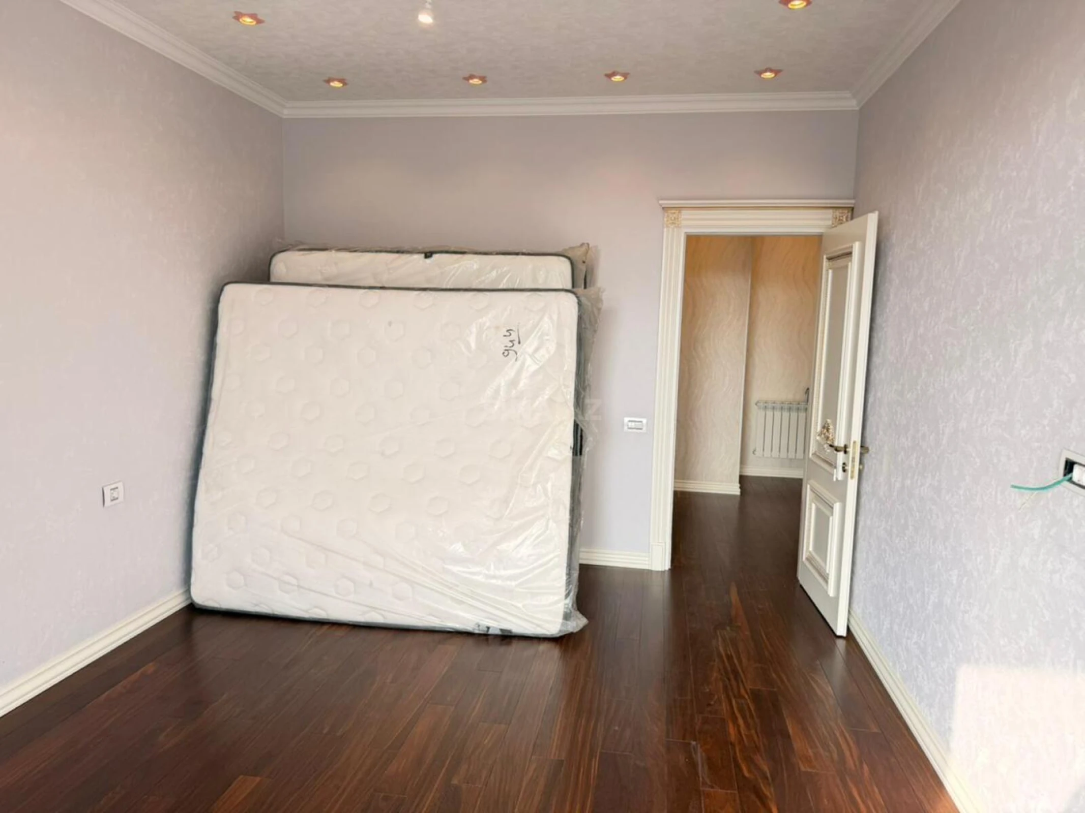 Satılır 4 otaqlı mənzil 170 m²