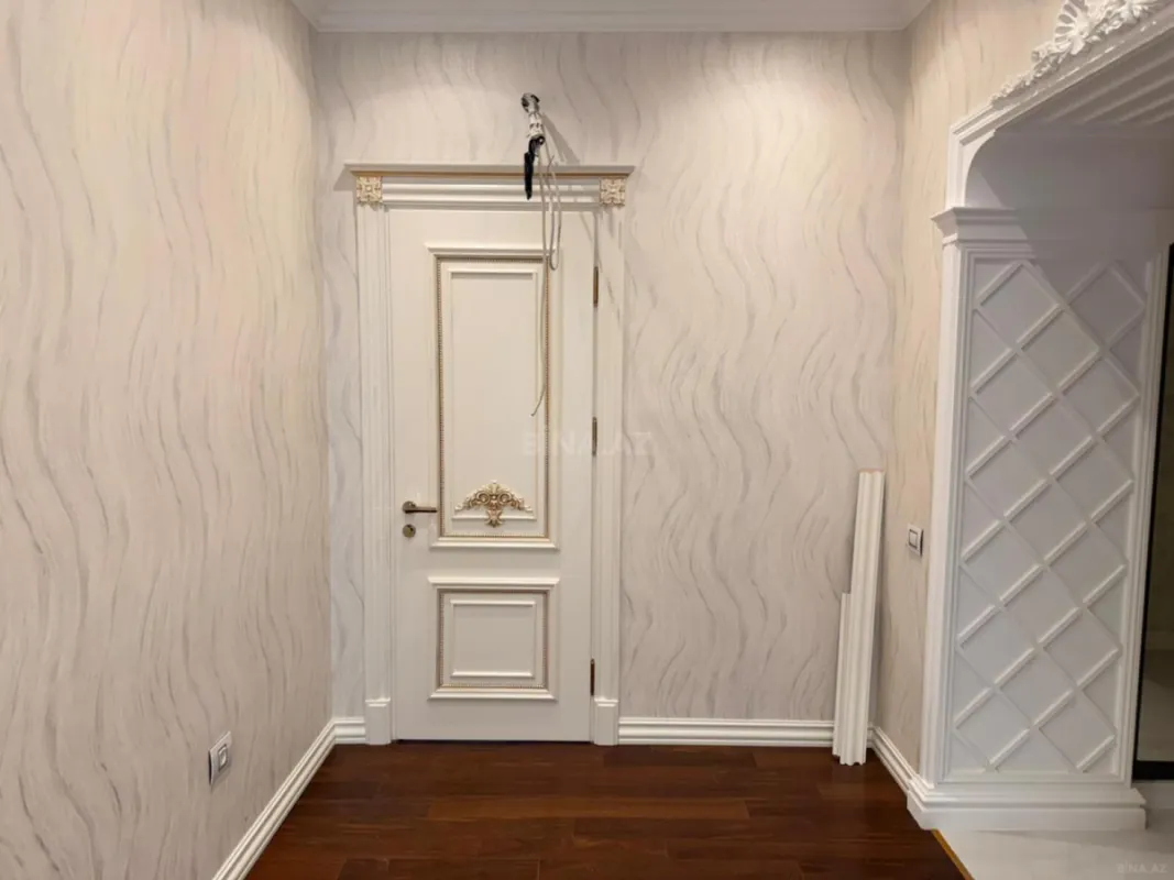 Satılır 4 otaqlı mənzil 170 m²