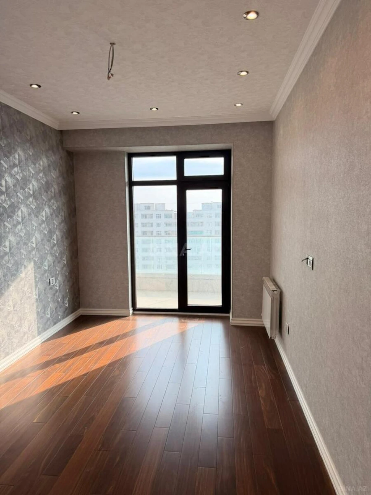 Satılır 4 otaqlı mənzil 170 m²