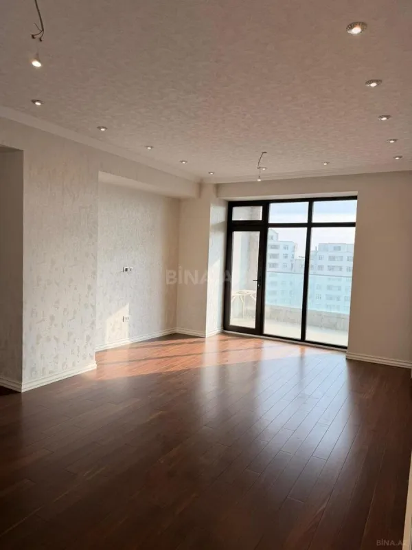 Satılır 4 otaqlı mənzil 170 m²