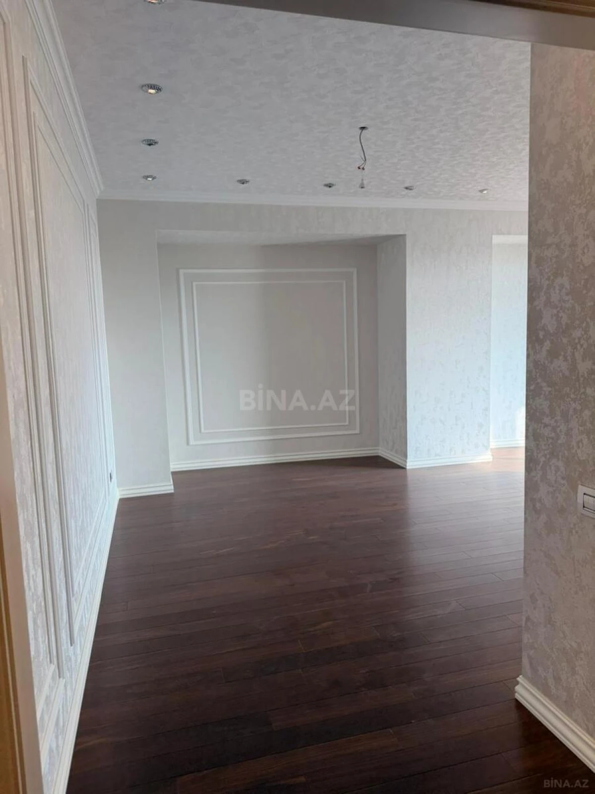 Satılır 4 otaqlı mənzil 170 m²