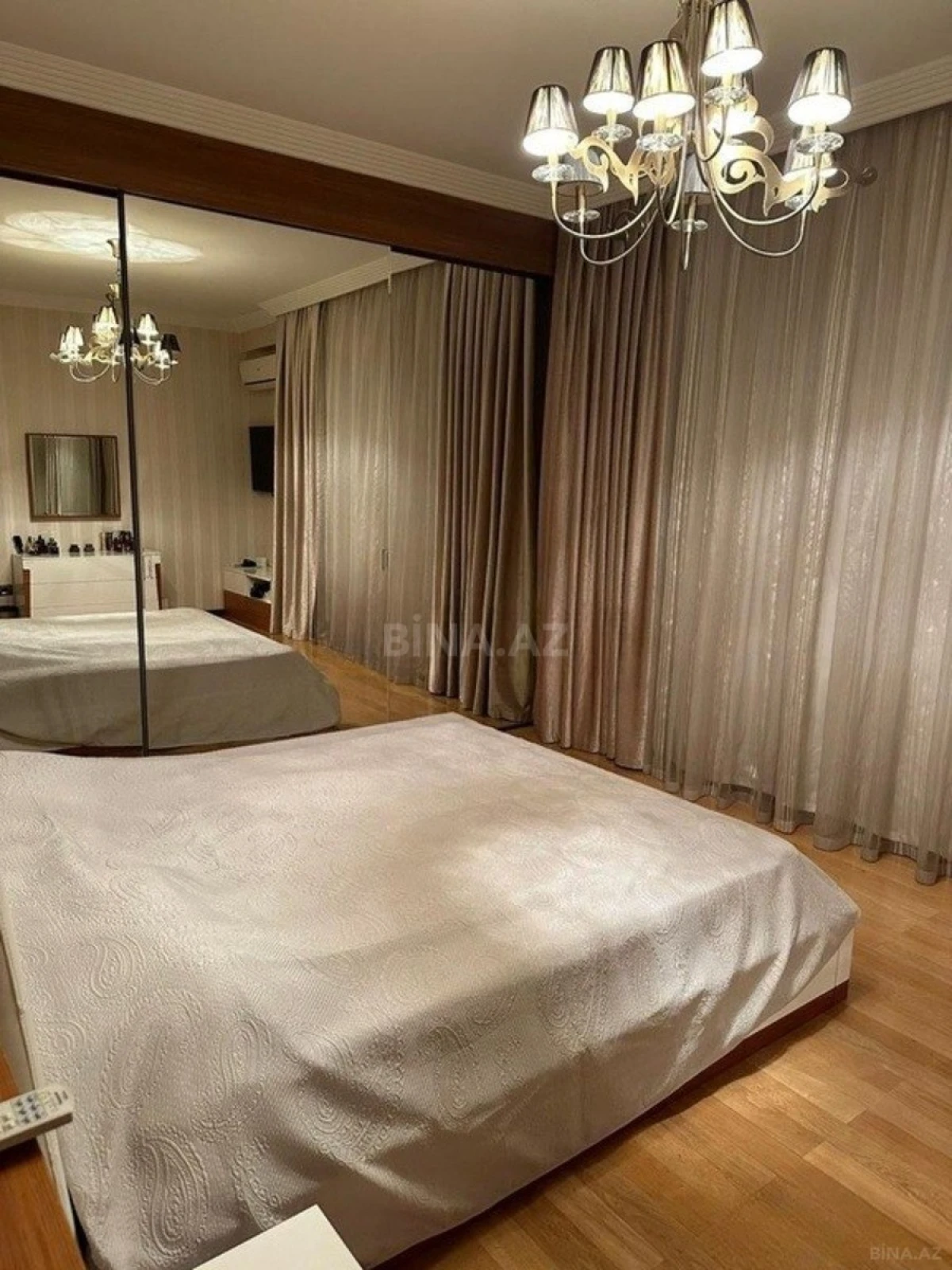 Satılır 3 otaqlı mənzil 190 m²