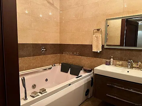 Satılır 3 otaqlı mənzil 190 m²