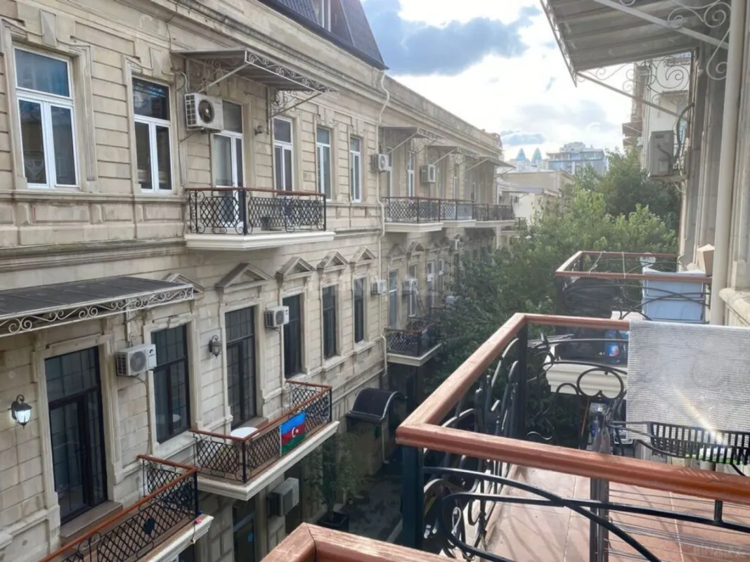 Kirayə verilir 2 otaqlı mənzil 61 m²