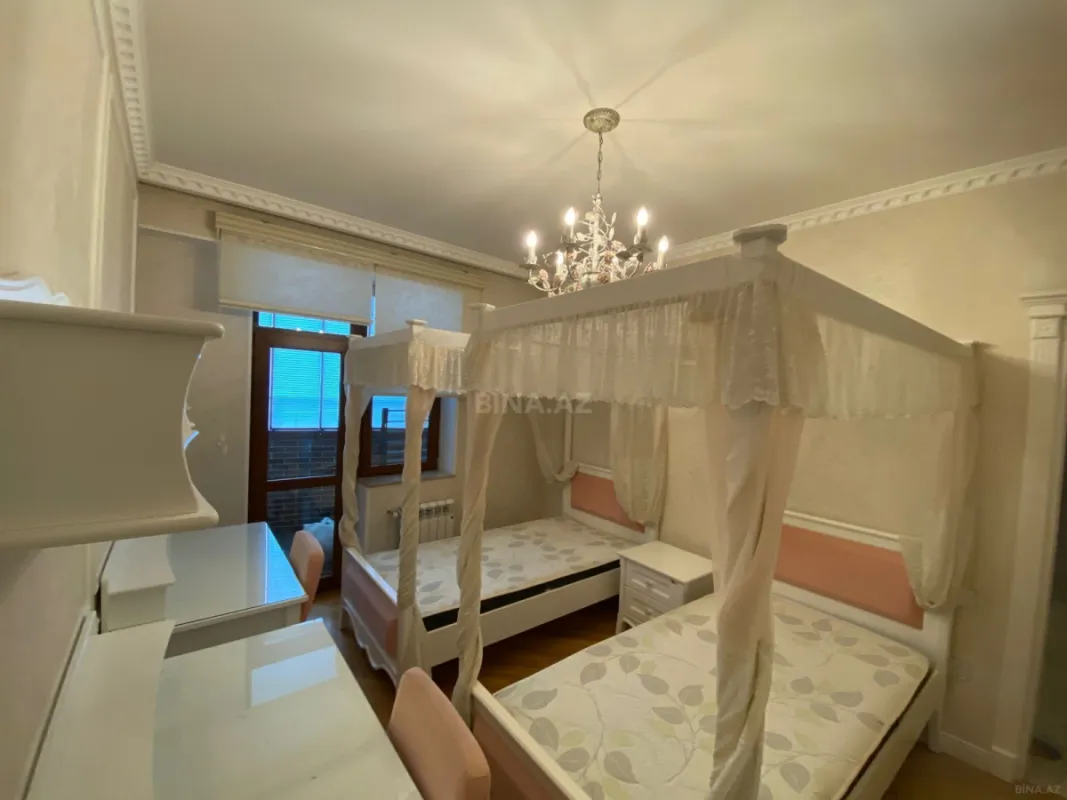 Satılır 4 otaqlı mənzil 124 m²