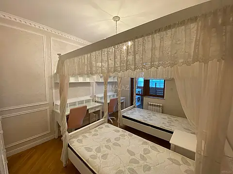 Satılır 4 otaqlı mənzil 124 m²