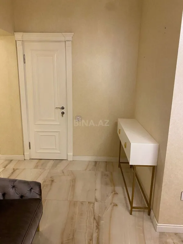 Satılır 4 otaqlı mənzil 124 m²