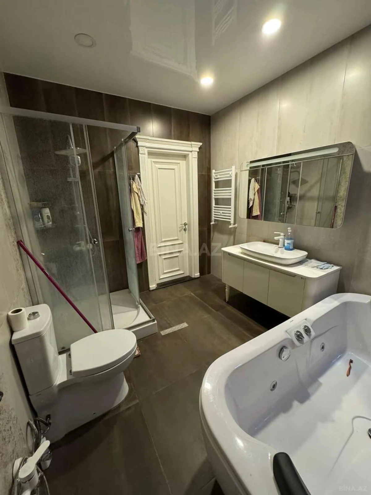 Satılır 3 otaqlı mənzil 127 m²