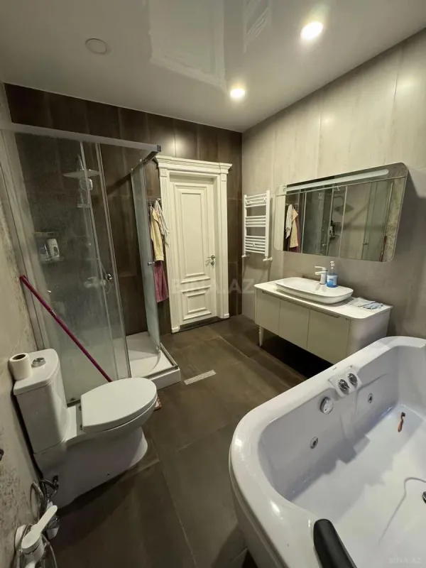 Satılır 3 otaqlı mənzil 127 m²