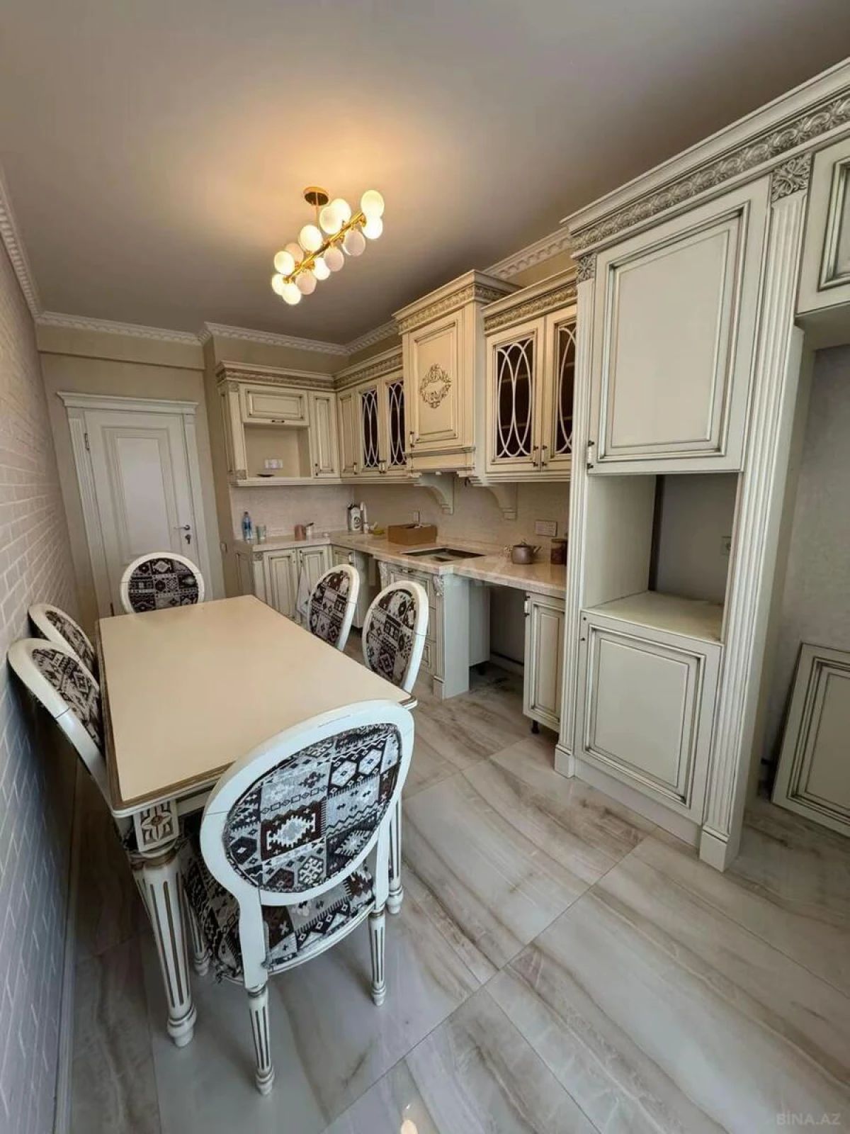 Satılır 3 otaqlı mənzil 127 m²