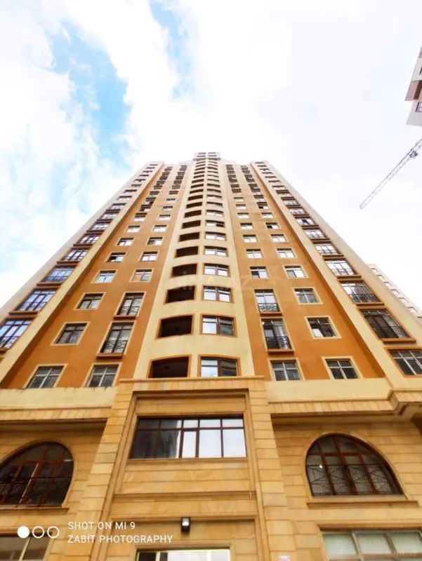 Satılır 3 otaqlı mənzil 127 m²