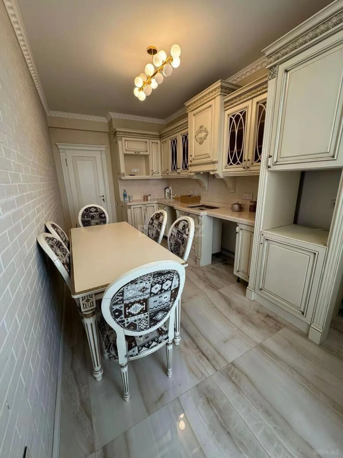 Satılır 3 otaqlı mənzil 127 m²