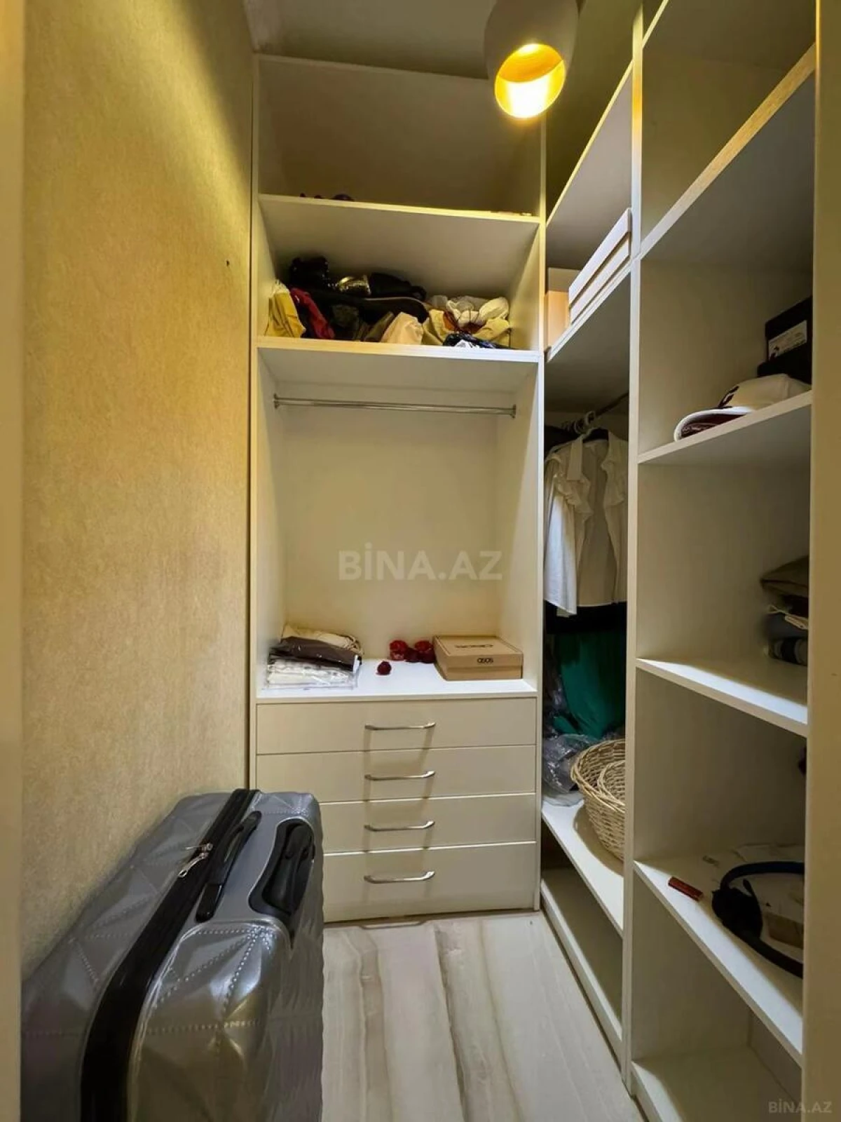 Satılır 3 otaqlı mənzil 127 m²