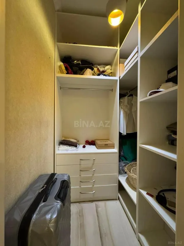 Satılır 3 otaqlı mənzil 127 m²