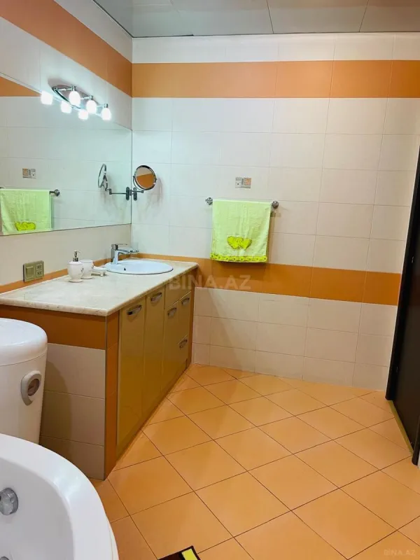 Kirayə verilir 4 otaqlı mənzil 160 m²