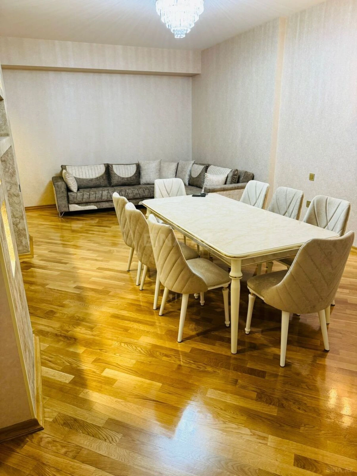 Kirayə verilir 4 otaqlı mənzil 160 m²