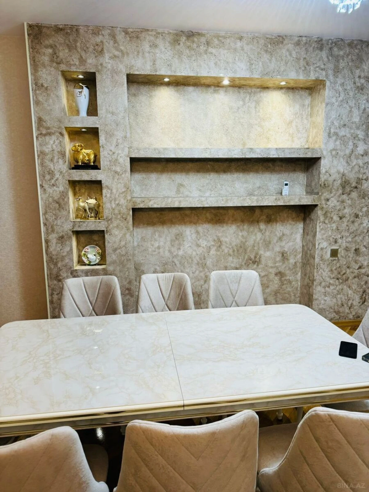 Kirayə verilir 4 otaqlı mənzil 160 m²