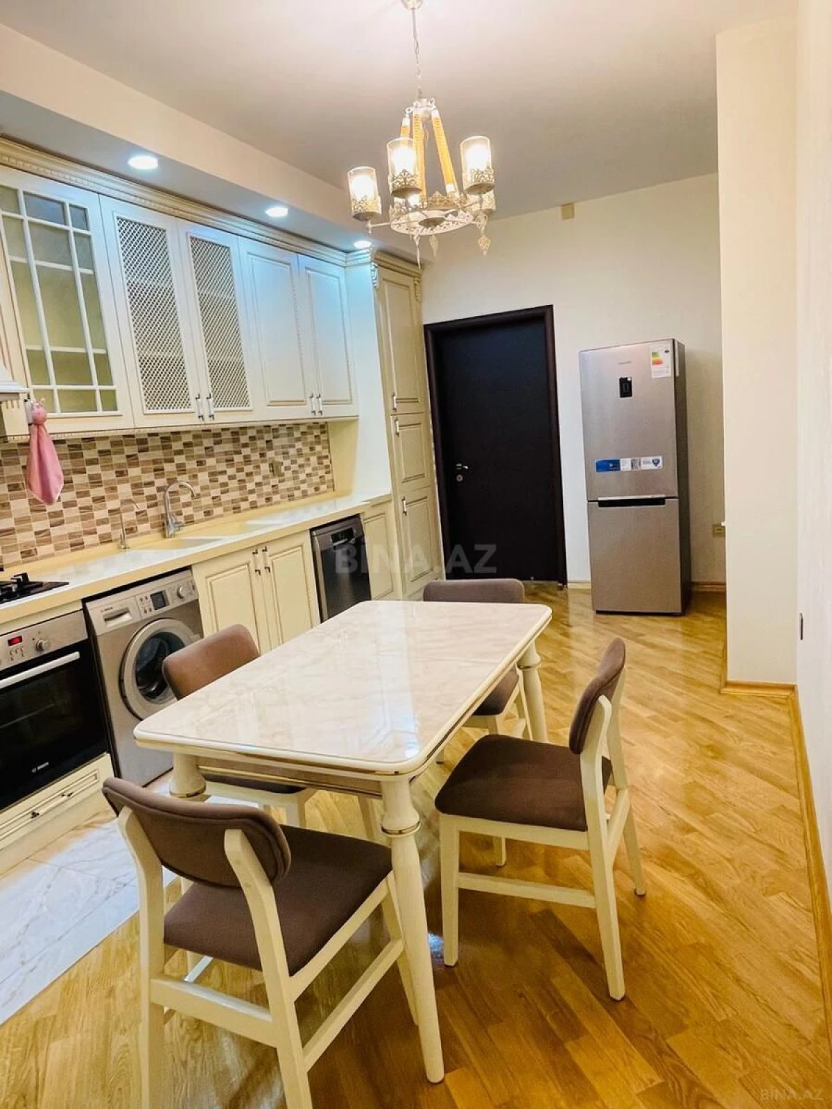 Kirayə verilir 4 otaqlı mənzil 160 m²